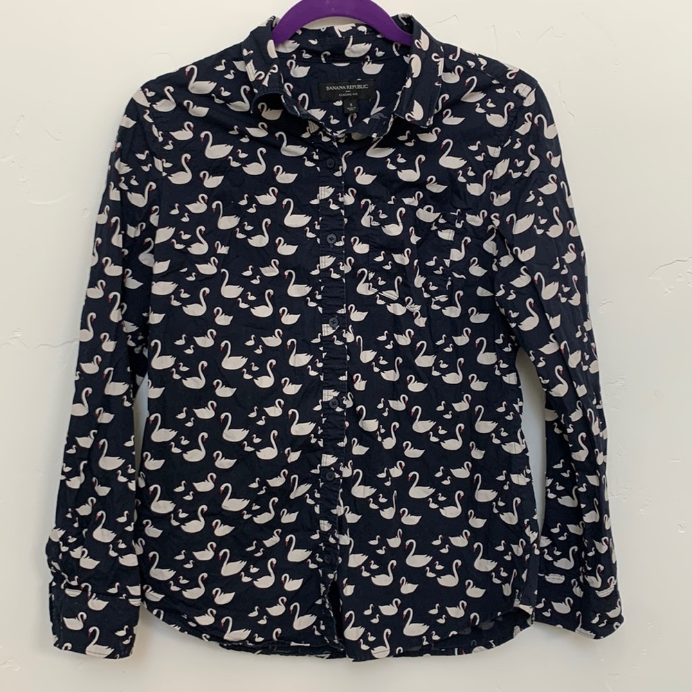Navy swan classic fit button front long sleeve Banana Republic Size Small
